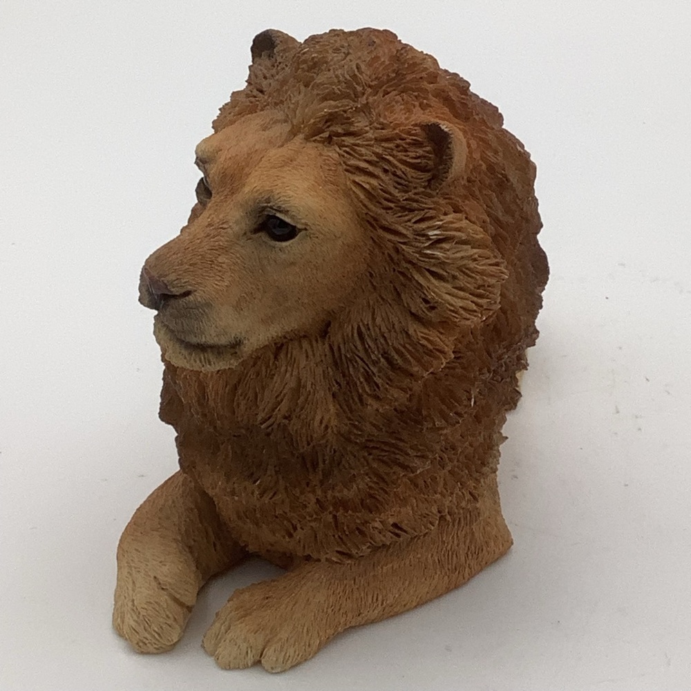Lion Figurine - Picture 7 of 11